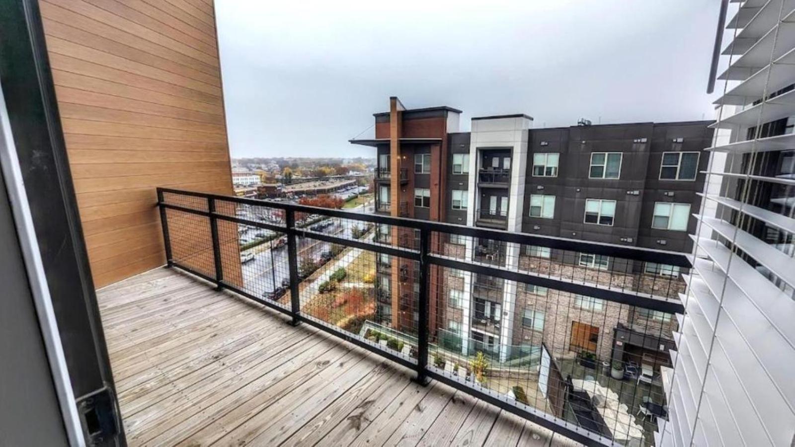 Level Modern Luxury In Dc Apartment *
